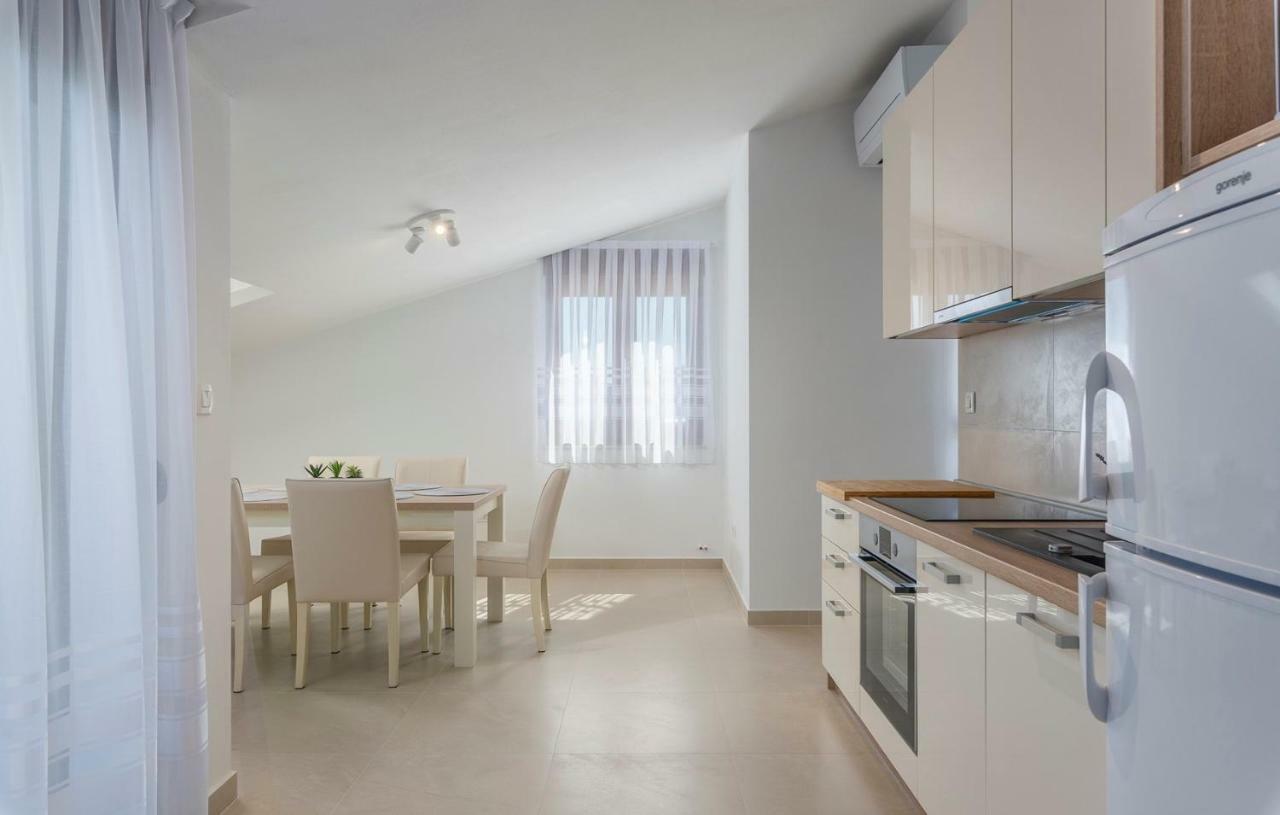 Apartments Hana In Funtana Εξωτερικό φωτογραφία