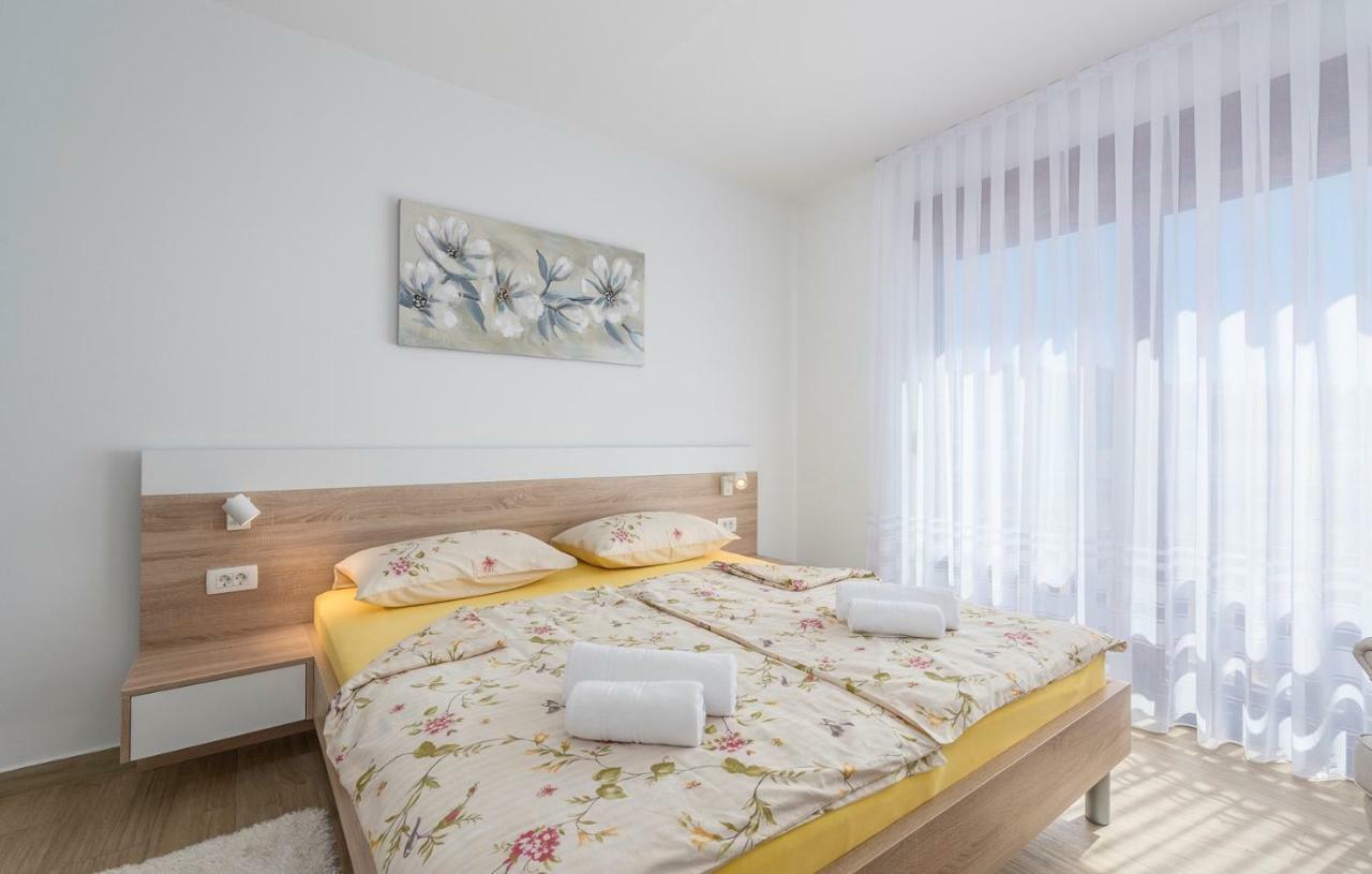 Apartments Hana In Funtana Εξωτερικό φωτογραφία