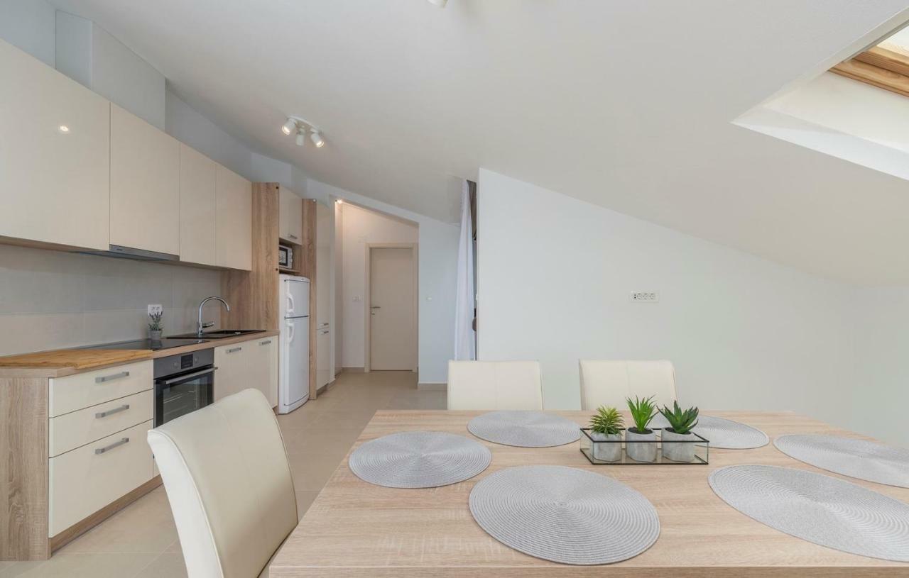 Apartments Hana In Funtana Εξωτερικό φωτογραφία