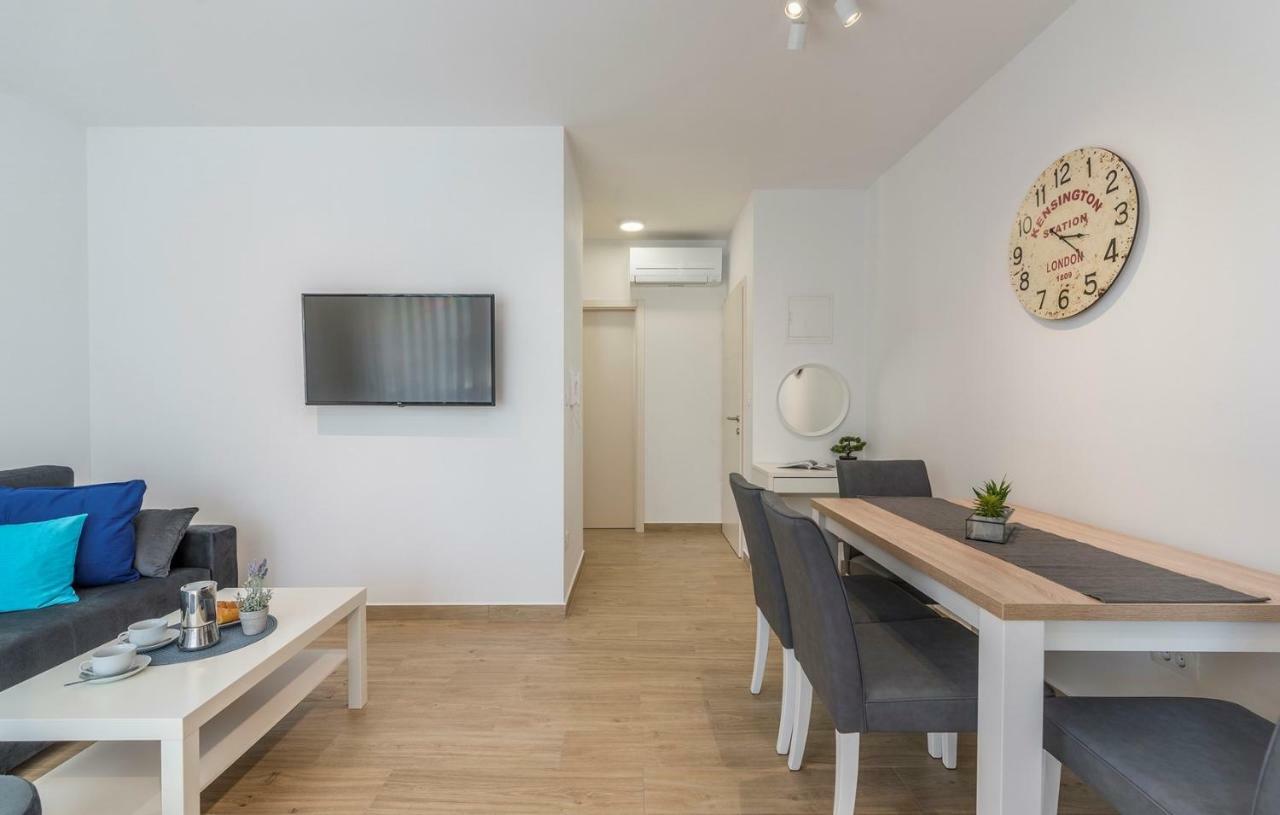 Apartments Hana In Funtana Εξωτερικό φωτογραφία