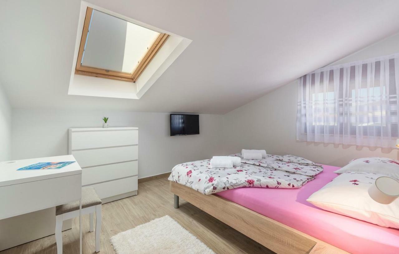 Apartments Hana In Funtana Εξωτερικό φωτογραφία