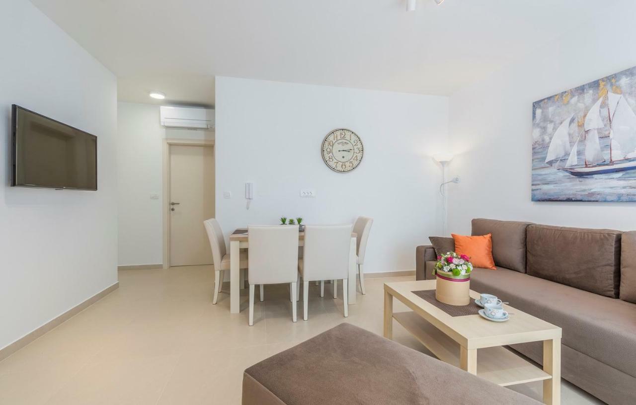 Apartments Hana In Funtana Εξωτερικό φωτογραφία