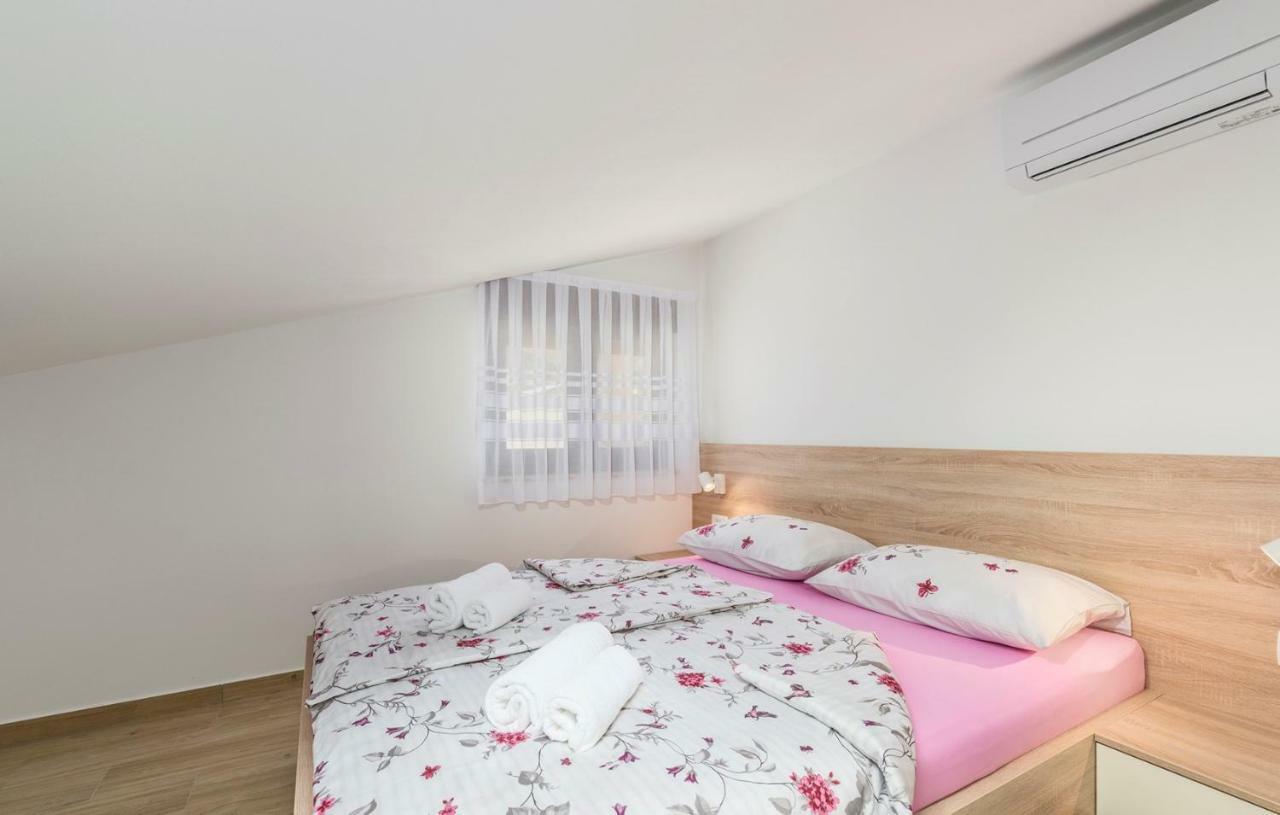 Apartments Hana In Funtana Εξωτερικό φωτογραφία