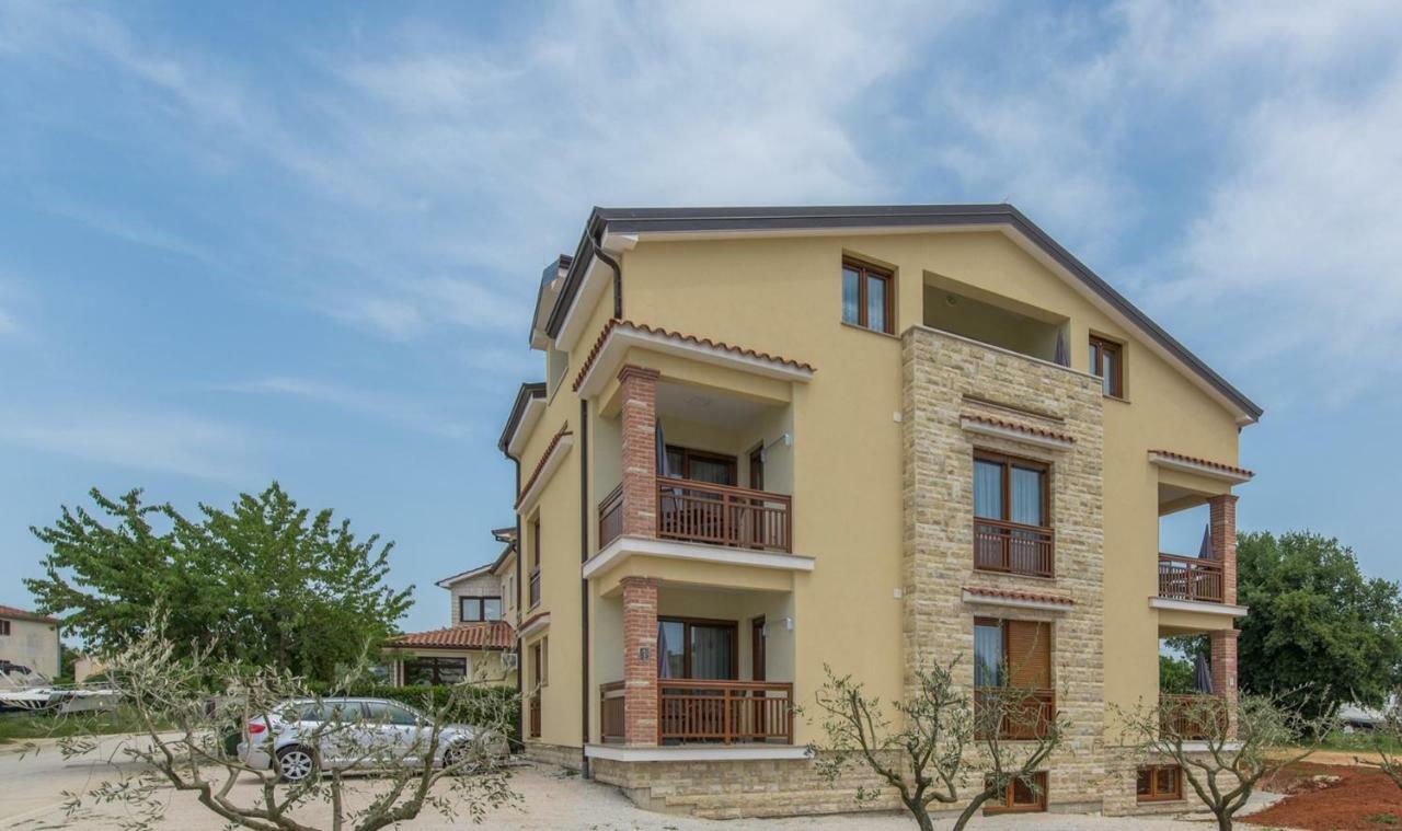 Apartments Hana In Funtana Εξωτερικό φωτογραφία