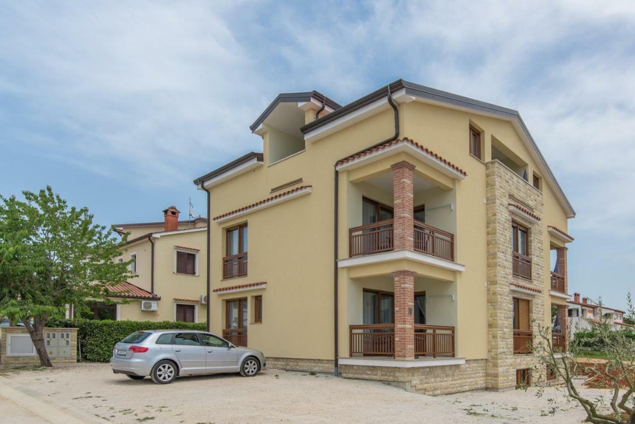 Apartments Hana In Funtana Εξωτερικό φωτογραφία