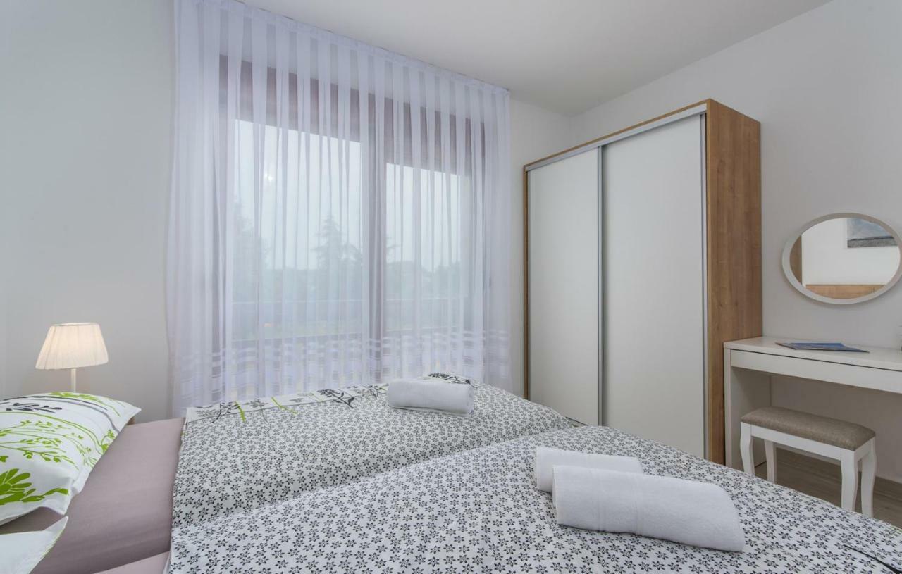 Apartments Hana In Funtana Εξωτερικό φωτογραφία