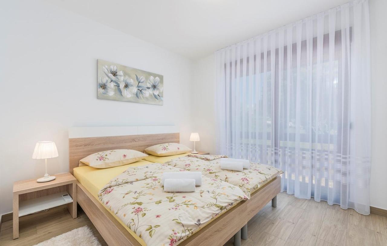 Apartments Hana In Funtana Εξωτερικό φωτογραφία